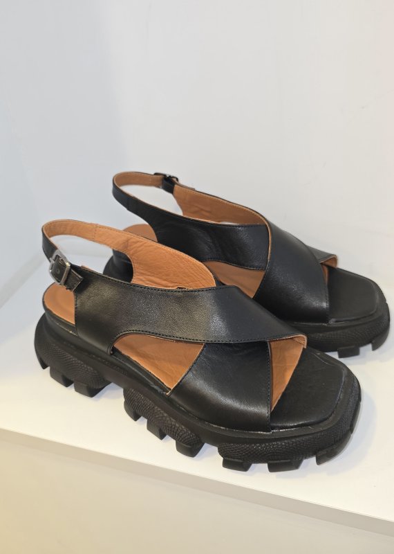 Deri Çapraz Sandalet